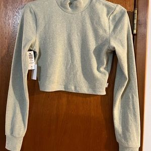 Cozy long sleeve TNA crop top.